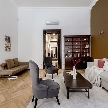 Luxe, Historic Home Near Downtown Landmarks 19Th Century Budapest Eksteriør bilde