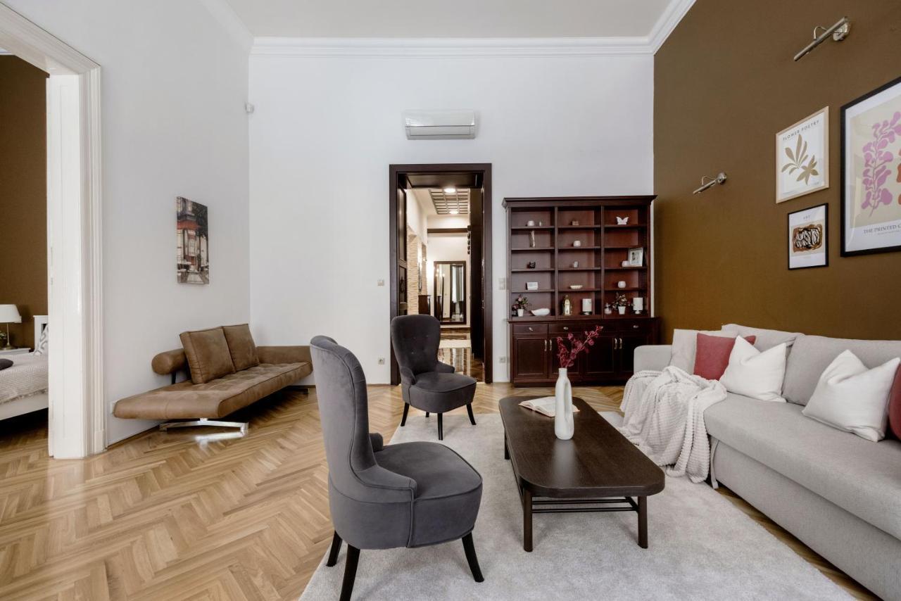 Luxe, Historic Home Near Downtown Landmarks 19Th Century Budapest Eksteriør bilde