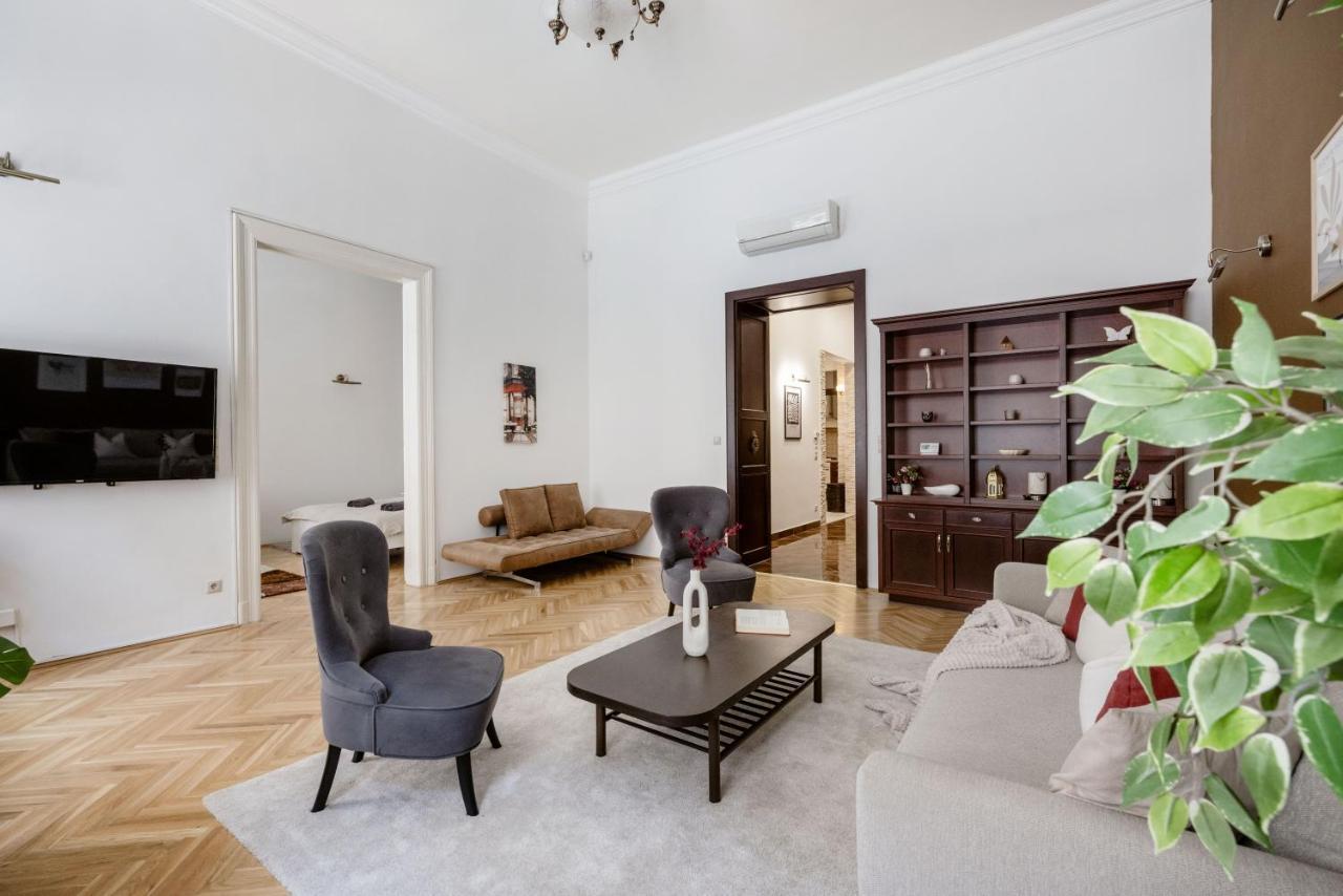 Luxe, Historic Home Near Downtown Landmarks 19Th Century Budapest Eksteriør bilde