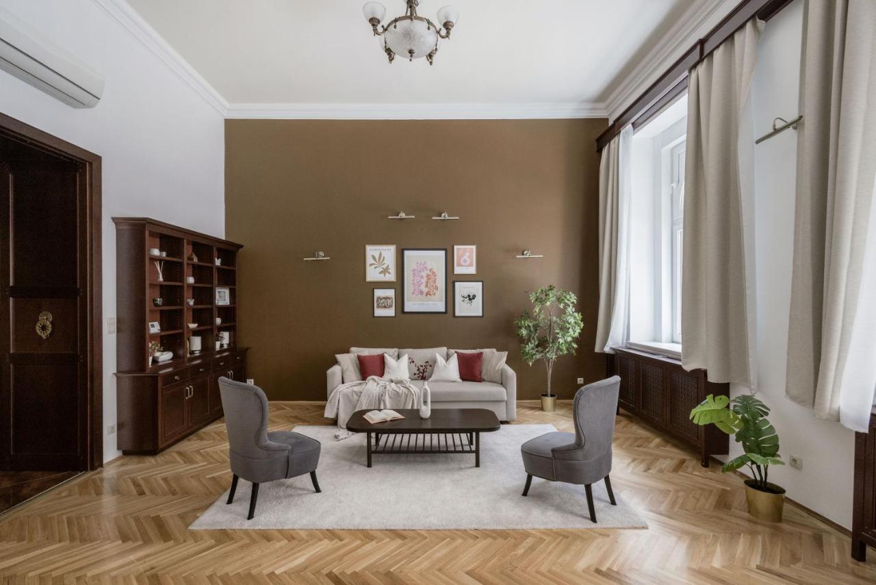 Luxe, Historic Home Near Downtown Landmarks 19Th Century Budapest Eksteriør bilde