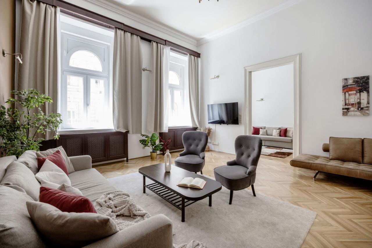 Luxe, Historic Home Near Downtown Landmarks 19Th Century Budapest Eksteriør bilde