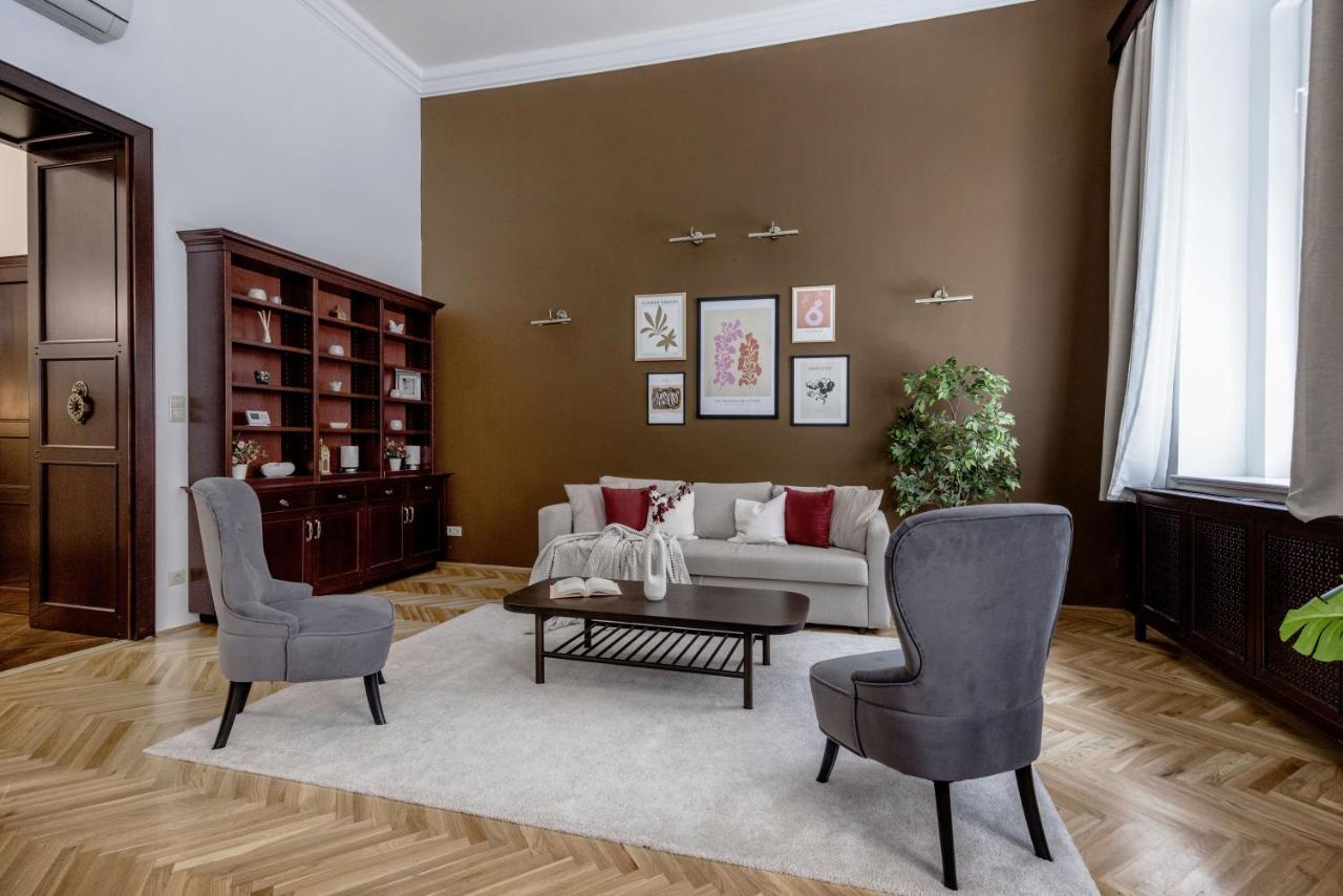 Luxe, Historic Home Near Downtown Landmarks 19Th Century Budapest Eksteriør bilde