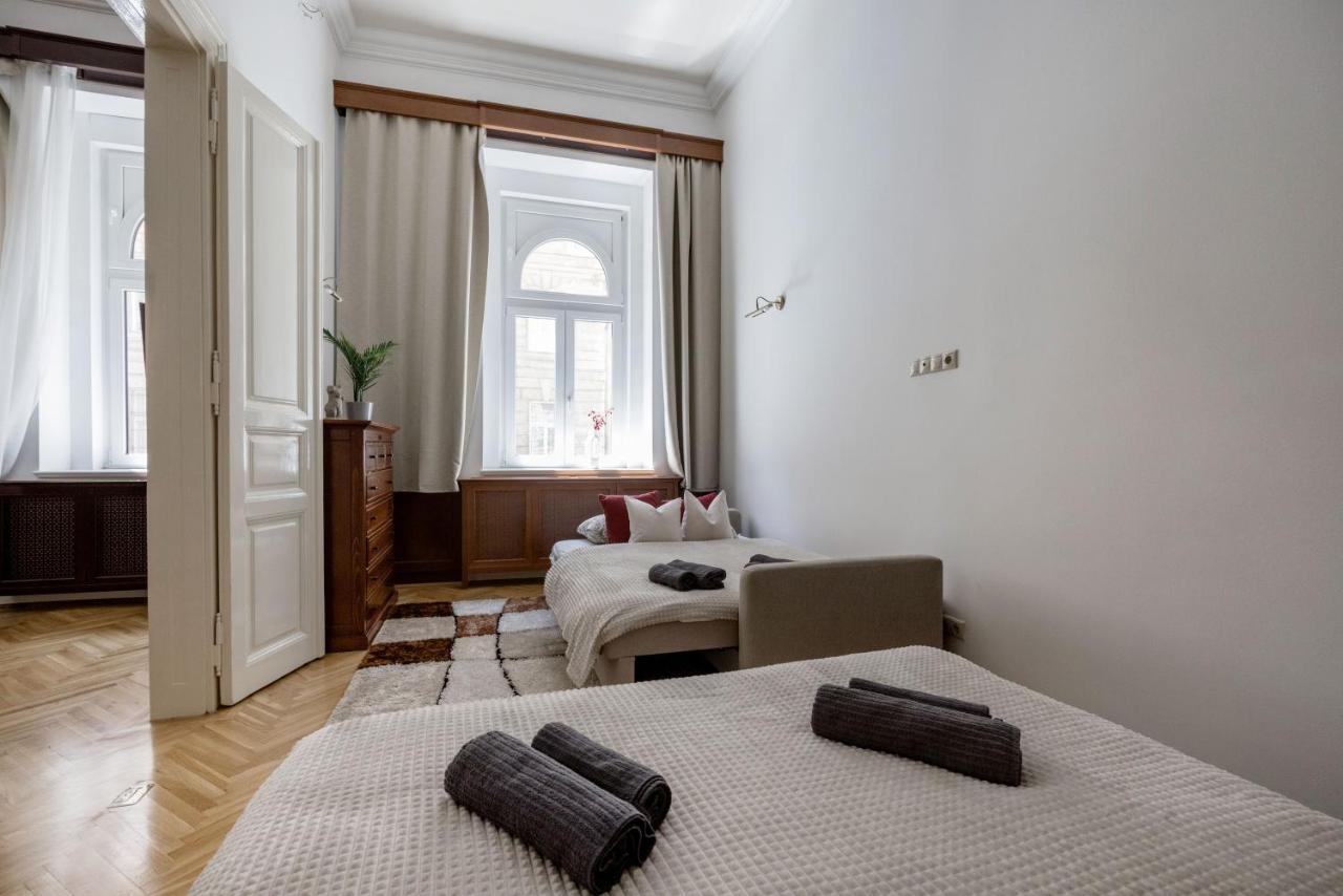 Luxe, Historic Home Near Downtown Landmarks 19Th Century Budapest Eksteriør bilde