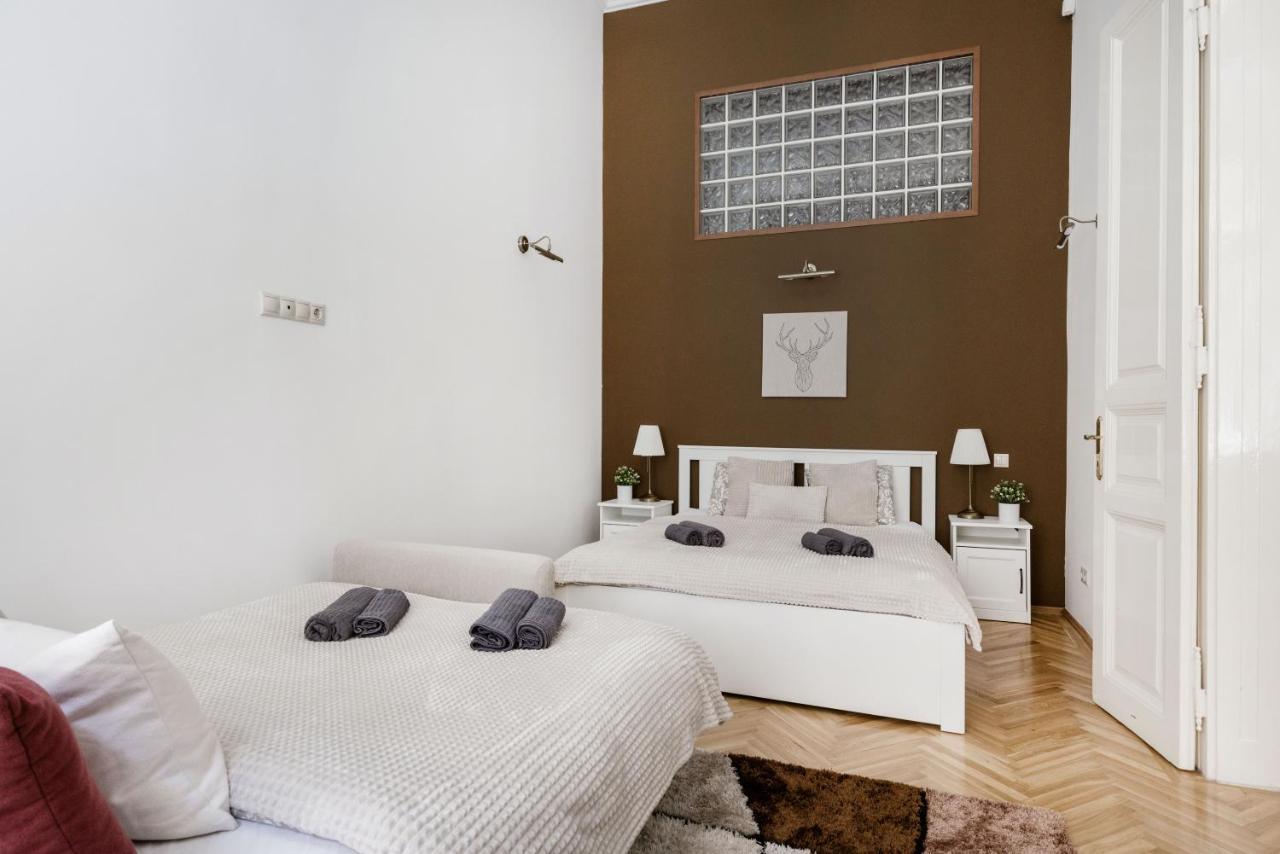 Luxe, Historic Home Near Downtown Landmarks 19Th Century Budapest Eksteriør bilde