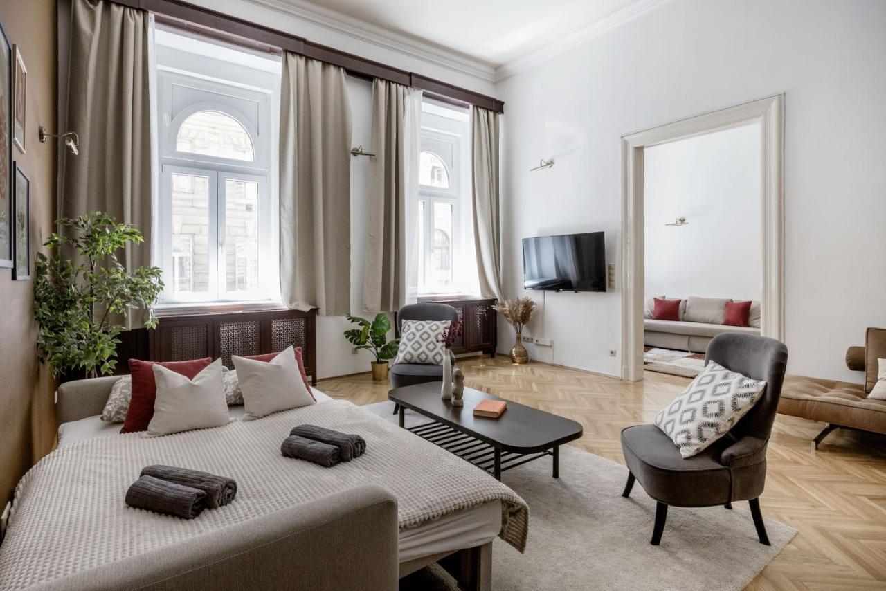 Luxe, Historic Home Near Downtown Landmarks 19Th Century Budapest Eksteriør bilde
