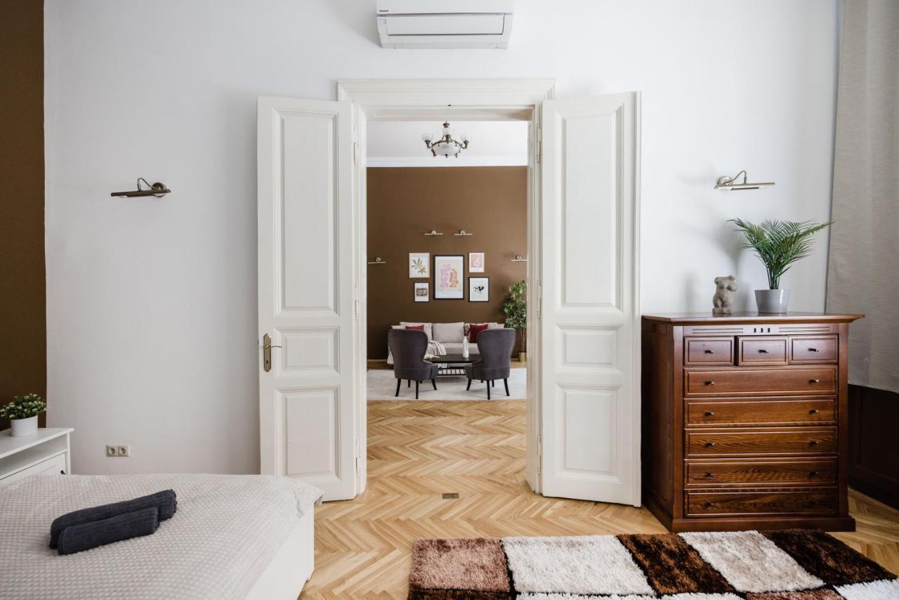 Luxe, Historic Home Near Downtown Landmarks 19Th Century Budapest Eksteriør bilde